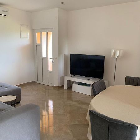Nelly Apartments Привлака Екстериор снимка