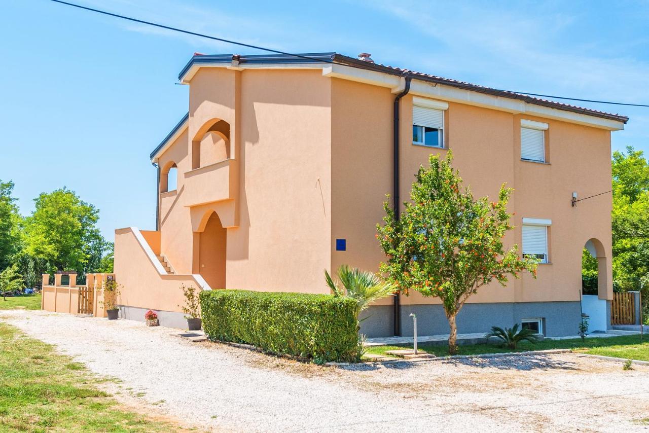 Nelly Apartments Привлака Екстериор снимка