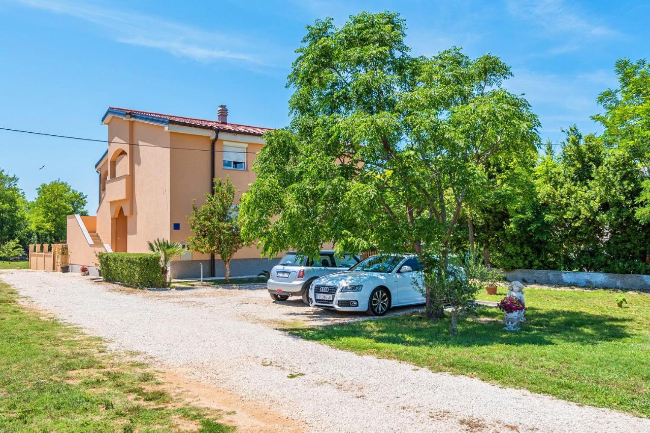Nelly Apartments Привлака Екстериор снимка