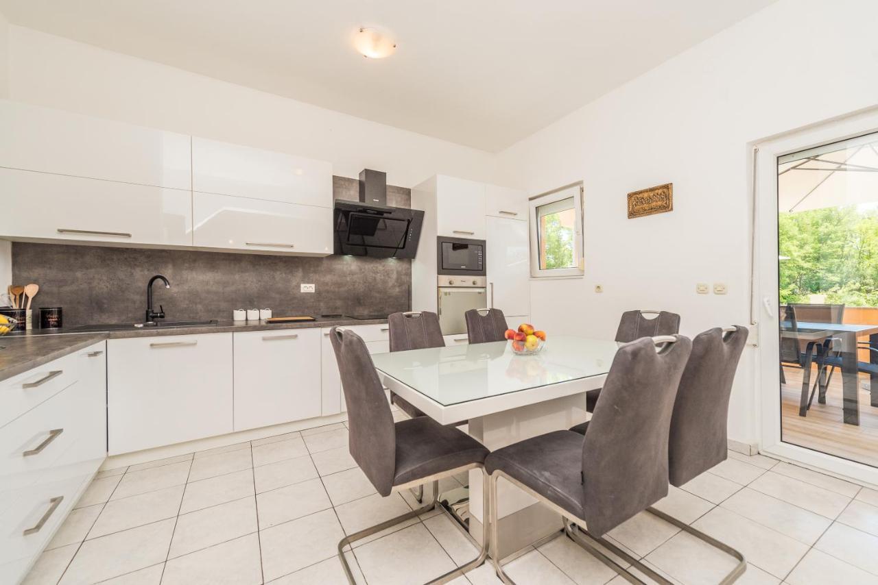 Nelly Apartments Привлака Екстериор снимка