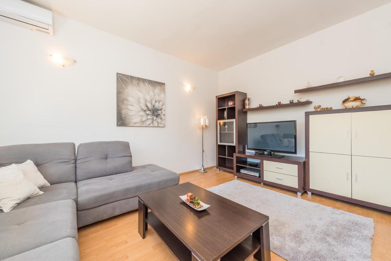 Nelly Apartments Привлака Екстериор снимка