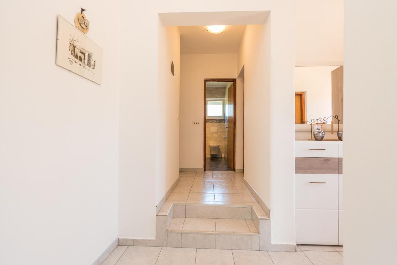 Nelly Apartments Привлака Екстериор снимка