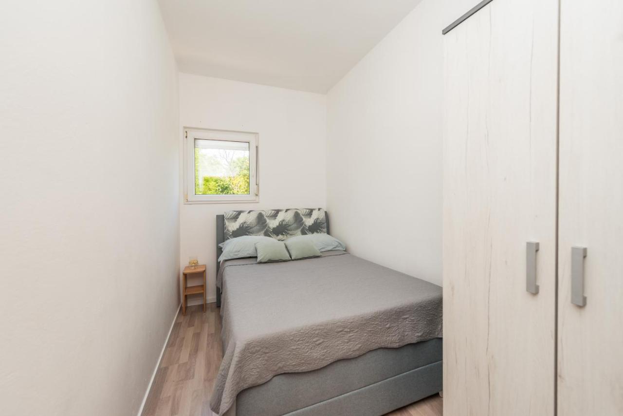Nelly Apartments Привлака Екстериор снимка