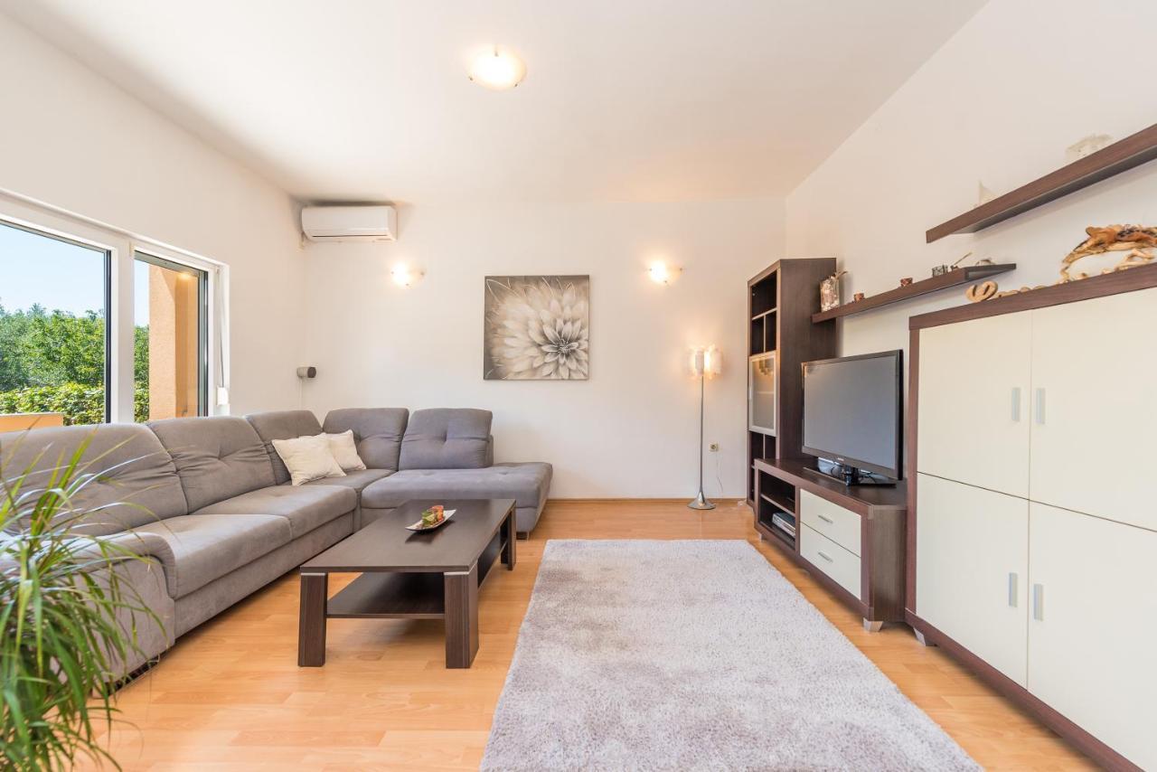 Nelly Apartments Привлака Екстериор снимка