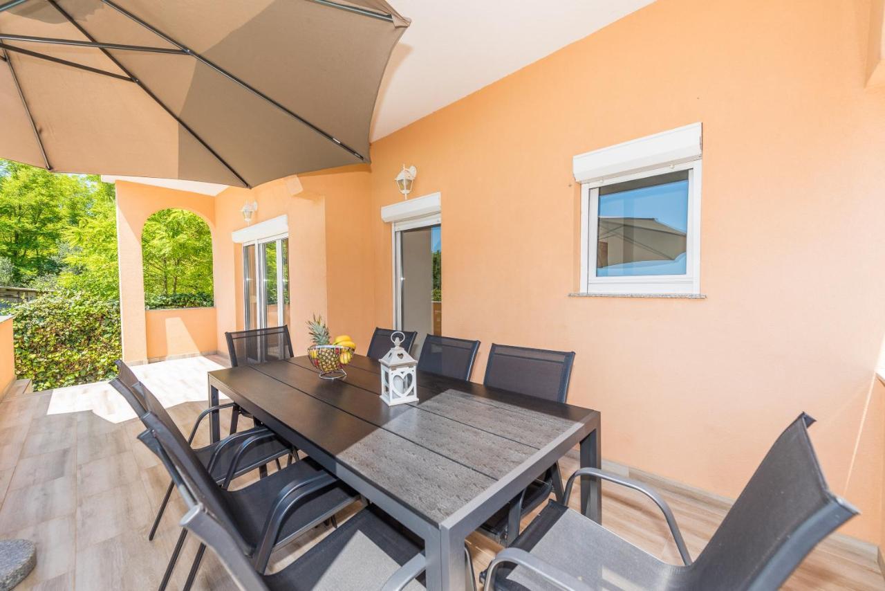 Nelly Apartments Привлака Екстериор снимка